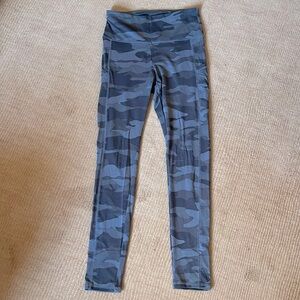 Wild Fable camo leggings